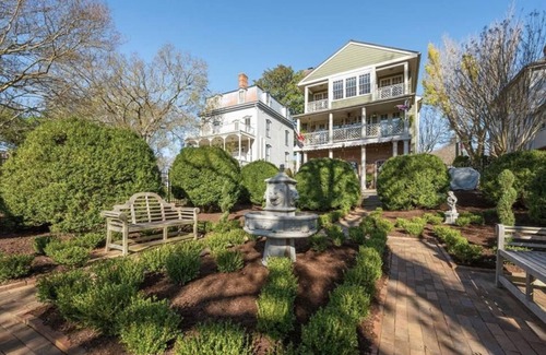 Smithfield Apartment | Colonial Smithfield Apartment- close to Williamsburg, VA beach, & more