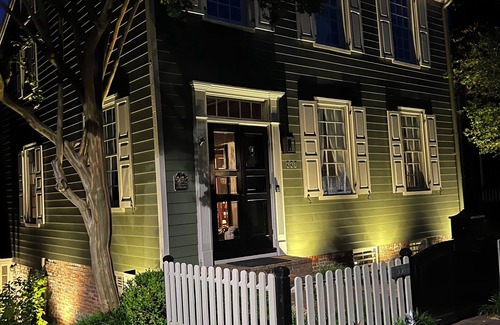 Smithfield Apartment | Colonial Smithfield Apartment- close to Williamsburg, VA beach, & more