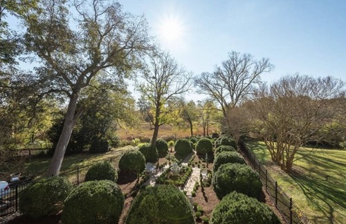 Smithfield Apartment | Colonial Smithfield Apartment- close to Williamsburg, VA beach, & more