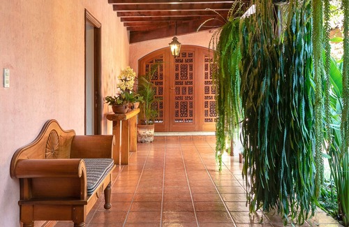 Antigua Guatemala Villa | Colonial Villa And Guest House With Pool in Gated Community