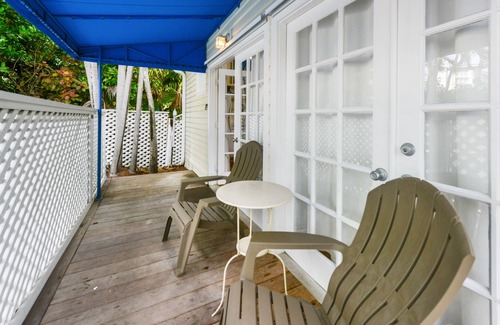 Old Town Cottage | Colony Poolside: A charming bungalow near Duval Street