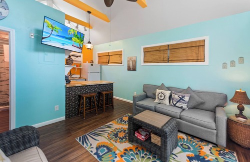 Old Town Cottage | Colony Sunset- Bright and airy cottage in the heart of old town Key West