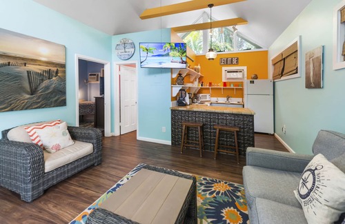 Old Town Cottage | Colony Sunset- Bright and airy cottage in the heart of old town Key West