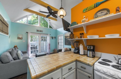 Old Town Cottage | Colony Sunset- Bright and airy cottage in the heart of old town Key West