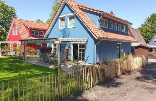 Conneforde House | ~ Color magic blue in Conneforde ~ with large terrace, garden, sauna d