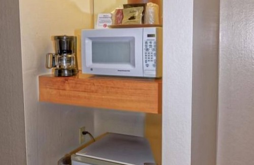 Grand Junction Hotel | Colorado Awaits! Minutes to Redlands Mesa Golf Course! Pool, Bar, Parking!