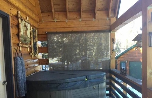 Florissant Cabin | ❤️ Colorado Log Cabin in the Aspens with a Hot Tub
