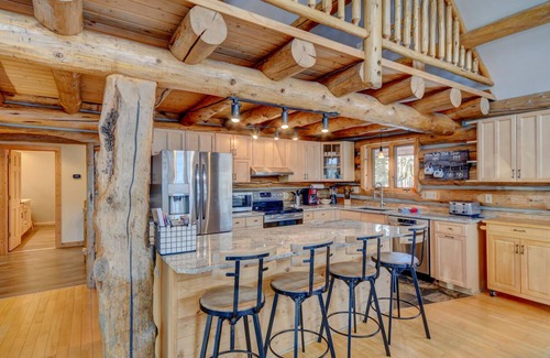 Grand Lake House | Colorado Log Cabin minutes to Lakes, National Park and more!
