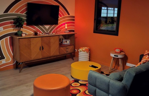 Nozay Apartment | Colorama retro travel and pop culture in Nozay 68m2