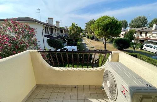 Porto Santa Margherita Villa | Colorful house with pool and garden