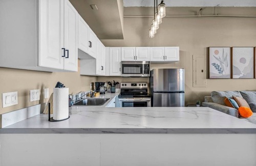 Playhouse Square Apartment | Colorful 2Bed Apt Heart of Downtown Lake Views