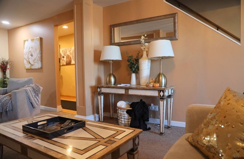 Waukegan House | Colorful 4-bedroom house-Vet owned-NAVAL Academy