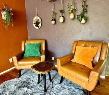 Cal Young House | Colorful 50's Ranch in the Heart of Eugene