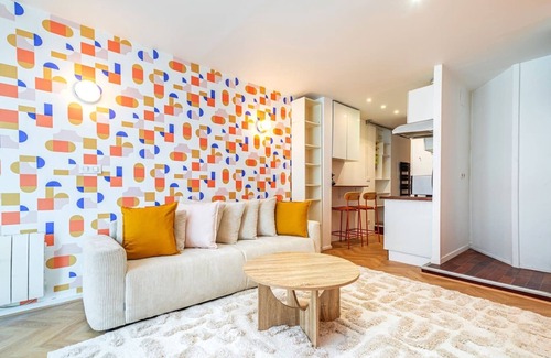 Combat Apartment | Colorful apartment near Buttes Chaumont