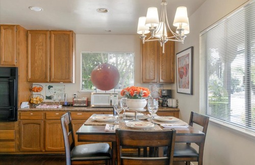 Paso Robles Apartment | Colorful Artist's Bungalow Walk Downtown Paso