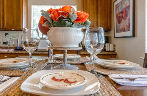 Paso Robles Apartment | Colorful Artist's Bungalow Walk Downtown Paso