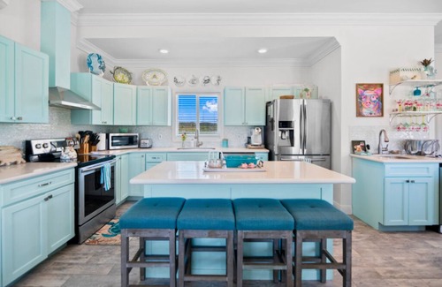 Tar Bay House | Colorful Beach Home w/Ocean Front View + 2 Master Bedrooms