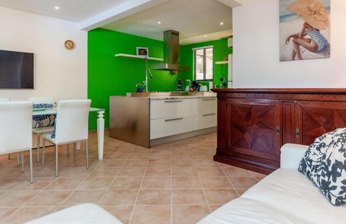 Coco Sunset Hills Apartment | Colorful, Classy, Modern Split-Level Near Beach with Pool