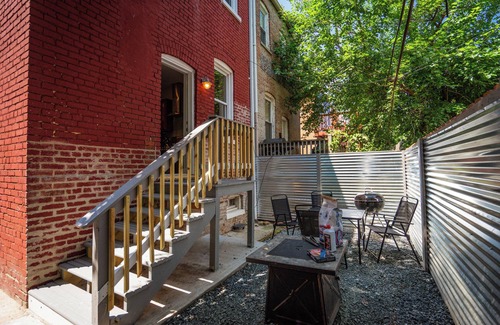 Columbia Heights Condo | Colorful DC Hideaway