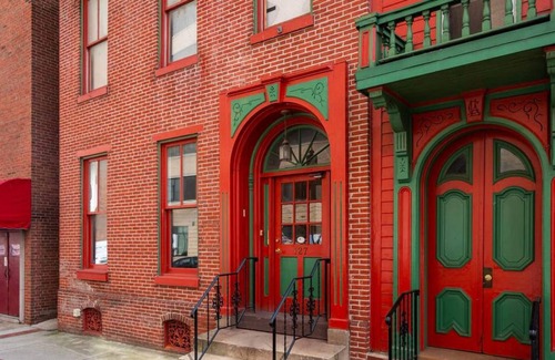 Downtown Harrisburg Apartment | Colorful Downtown 1BR