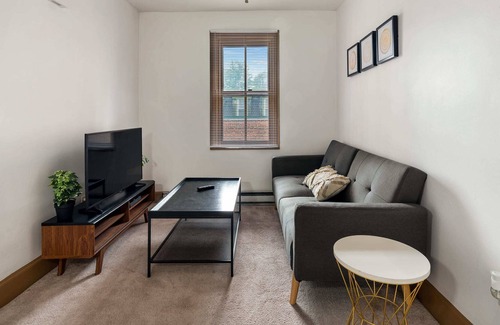 Downtown Harrisburg Apartment | Colorful Downtown 1BR