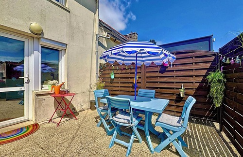 Plerin House | Colorful house - 2 bedrooms - 5 minutes from the sea!