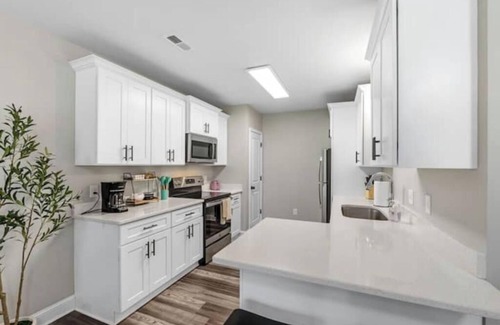 Taylors House | Colorful & modern w/private patio, veteran-owned