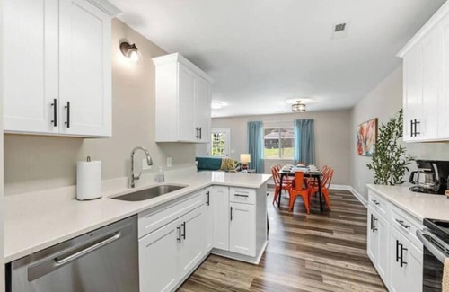 Taylors House | Colorful & modern w/private patio, veteran-owned