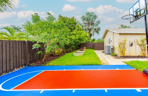 Survey Creek House | Colorful Oasis ~ Pool ~ Game Room ~ Ping Pong ~ Basketball Court ~ Grill & More