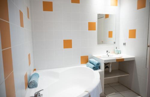 Pezenas Apartment | ColorZen - Confortable Lumineux Netflix - Appart Pézenas Centre