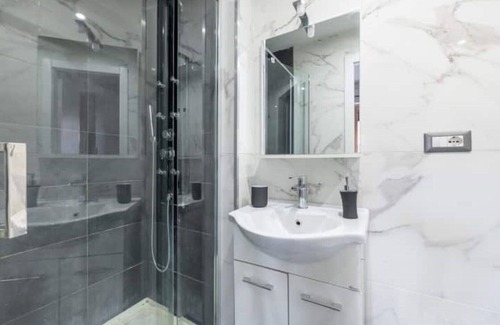 San Lorenzo Apartment | Colosseum Rome color's