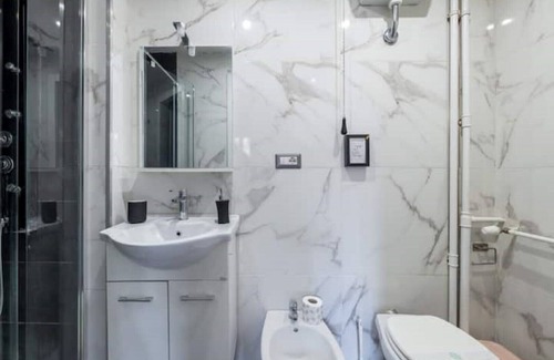 San Lorenzo Apartment | Colosseum Rome color's