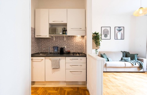 Monti Apartment | Colosseum ★ - Rooftop with HOT jacuzzi and Skyline of Rome