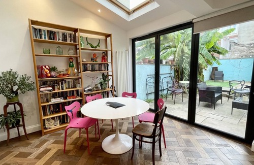Southville House | Colourful 3BD home with garden in Southville