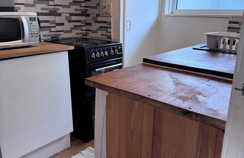 Chelsea Riverside Apartment | Colourful & Comfy Studio Flat. Quiet place close to Battersea Park!n