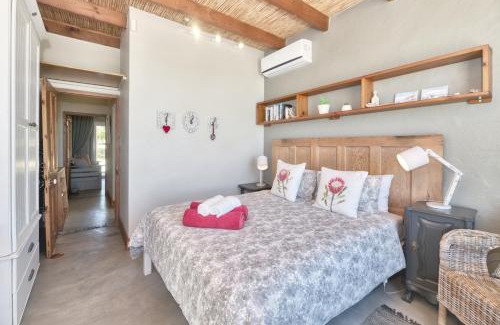 Struisbaai Apartment | Colours of the Sea Apartment