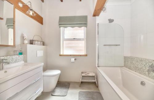 Struisbaai Apartment | Colours of the Sea Apartment