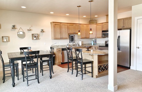 Quincy House | !Columbia Canyon Poolside Paradise! Book now for summer! UNLIMITED FREE GOLF!