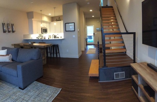 Troutdale House | Columbia Gorge Industrial Loft on 2nd Street - 2 bdrm plus Den