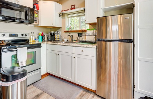 Sharon Heights House | Columbus Tiny Home w/ Private Deck: 5 Mi to OSU!