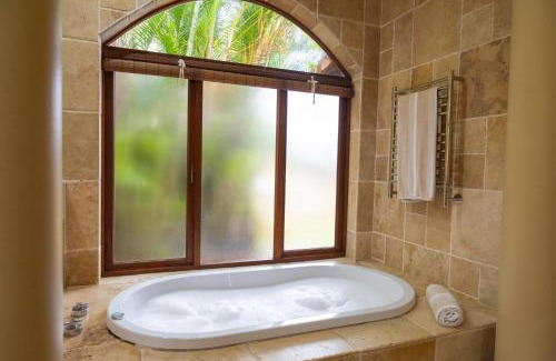 Sheffield Beach Apartment | Colwyn Drive Luxury and Spa Guest House by First Private Stays