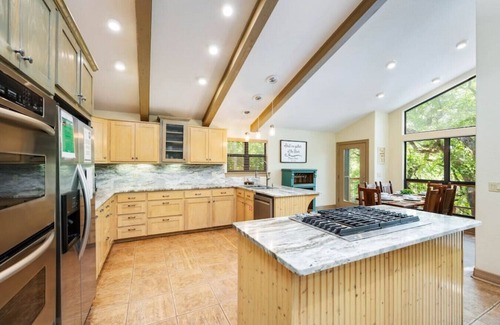 New Braunfels House | Comal Haus*Private Comal River Access*Accommodates 20+*2 blocks to Downtown NBTX