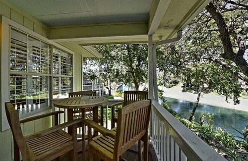 New Braunfels House | Comal River Access - Modern Cottage on The Comal – Walk to Everything!