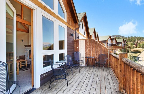 Estes Park Condo | Comanche Peak 39 - 2 Br Condo with 2 Fireplaces - Lake and Mountain Views