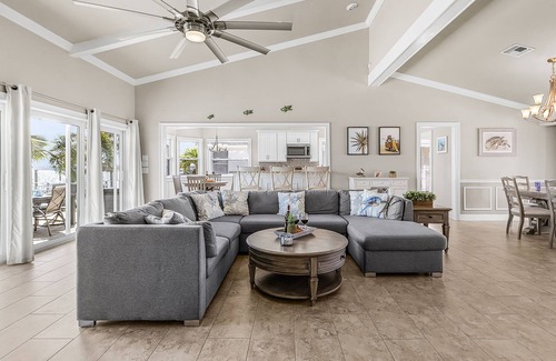 Caloosahatchee House | Combined Fun & Luxury at Epic Coastal Retreat - The Grand Riviera - Roelens