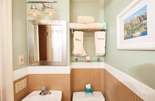 Gayborhood Hotel | Combo Room at Alexander Inn, Pets are Welcome!