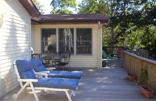 New Era House | Come and enjoy Bootsie's Place for a wonderful and relaxing get away!