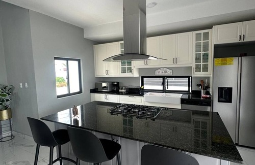 Punta Cana Villa | Come and enjoy paradise in this luxurious 4 bedrooms 3.5 bath Villa.