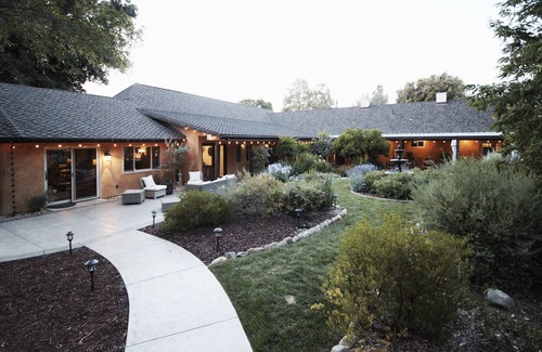 Solvang House | Come Be Our Guests at The Solvang Dolphin House "Delfin Huset"