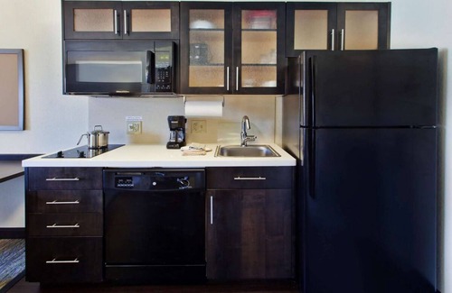 West Des Moines Hotel | Come Create Memories with Fun-filled Adventures! Family Suites w/Full Kitchens